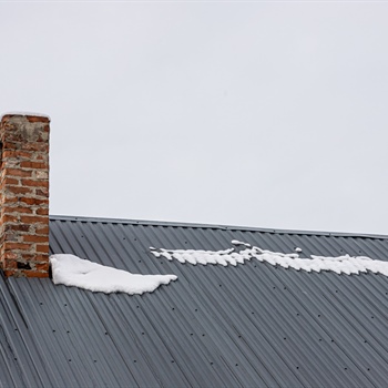 Can Snow and Ice Damage Metal Roofs? Winter Durability Explained