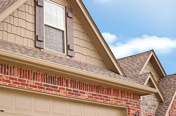 Difference Between Shake and Shingle Siding